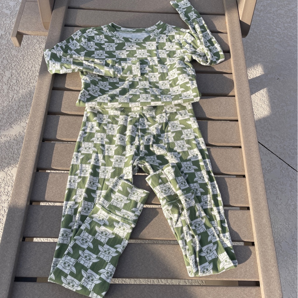 GAP Star Wars Grogu Baby Yoda Mandalorian  Pajama Set SZ 8.